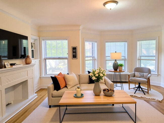 Building Photo - 725 Hinman Ave