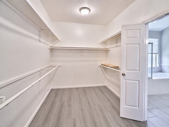 Foto del edificio - 13714 Hillingdale Ln