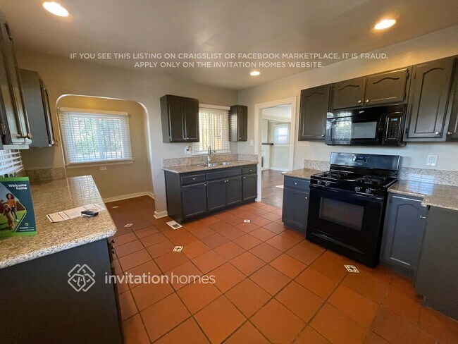 Foto del edificio - 3003 Hillcrest Dr