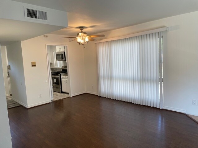 Building Photo - 7319 Hazeltine Ave