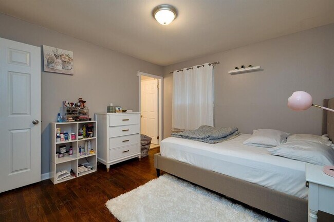 Foto del edificio - 9642 Arvin Ave