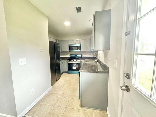 Foto del edificio - 739 Wheel House Ln