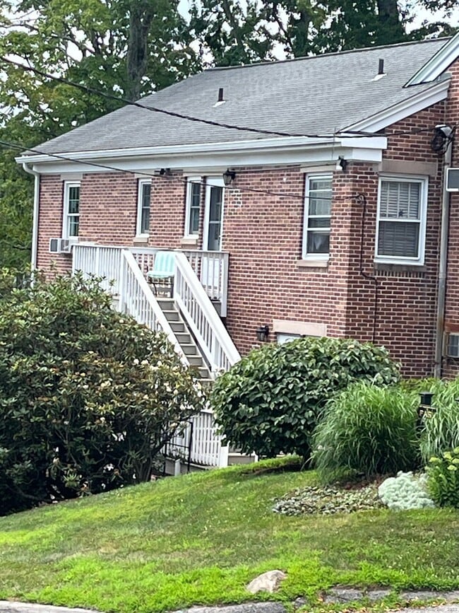 Building Photo - 208 Park St