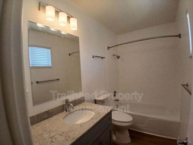 Foto del edificio - 7801 W 83rd St