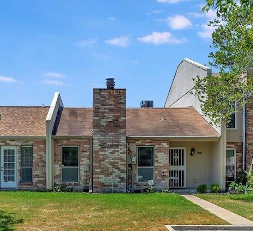 Foto principal - 916 Trailwood Blvd