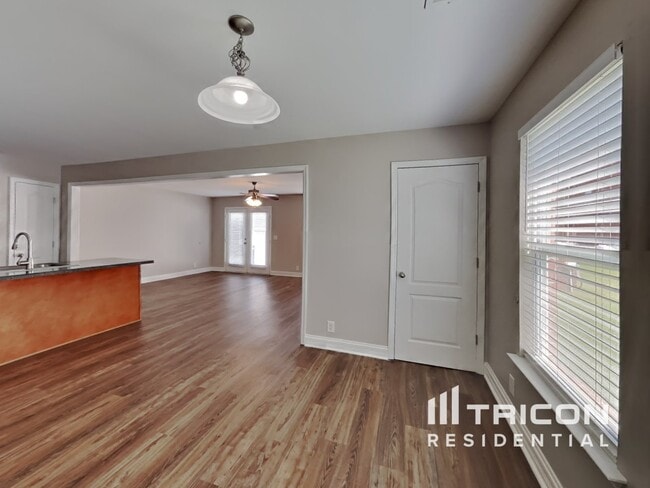 Building Photo - 4212 Aurora Cir