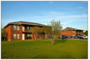 Highland Court - Oakridge Apartments