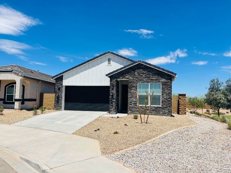Primary Photo - 40750 W Hillman Dr