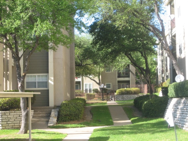Grounds - Covington Pointe Apartments