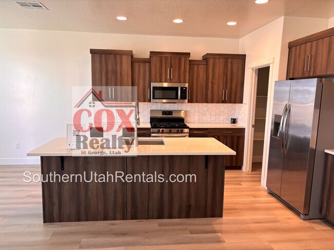Building Photo - Beautiful 4 bed home in Little Valley Sing...