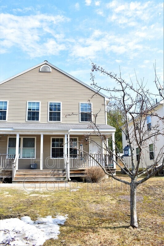 Primary Photo - 14 Carriage Ln