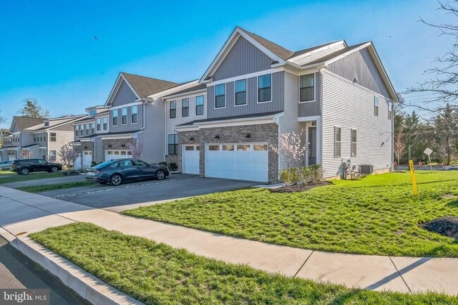Building Photo - 900 Dogwood Ct