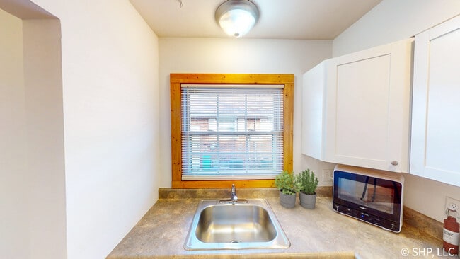 Kitchen Sink - 1224 W Ash St
