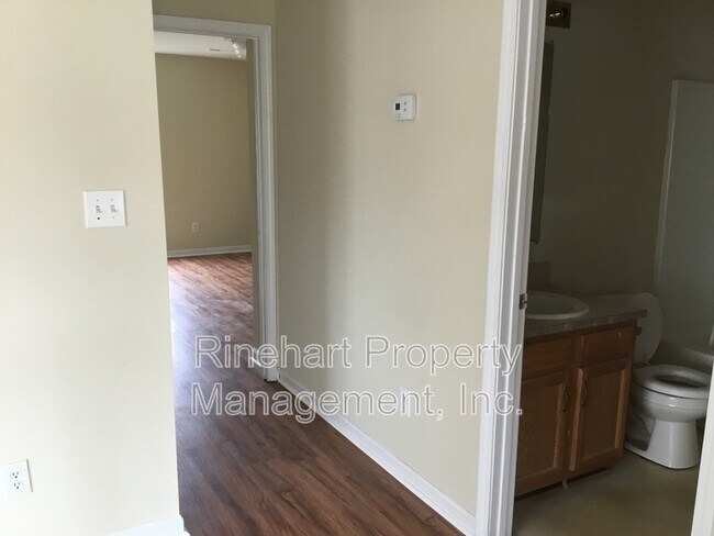 Foto del edificio - 1045 Cherry Meadow Ln