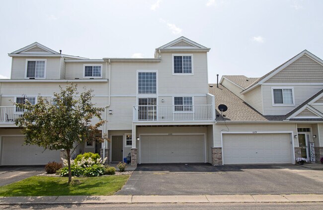 Foto del edificio - 6580 Olive Ln N
