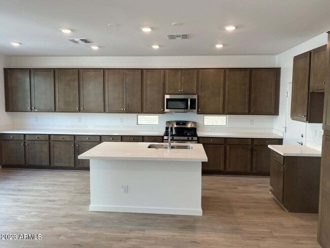 Building Photo - 1323 W Bluejay Dr