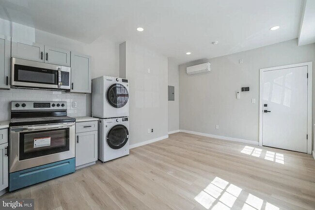 Building Photo - Bright 1 bed in the heart of fairmount