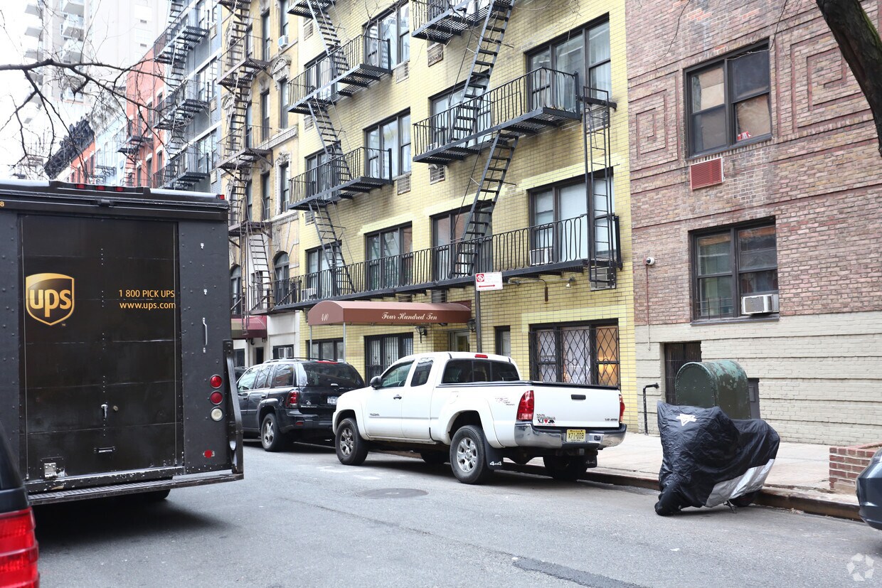 Building Photo - 410 E 74th St