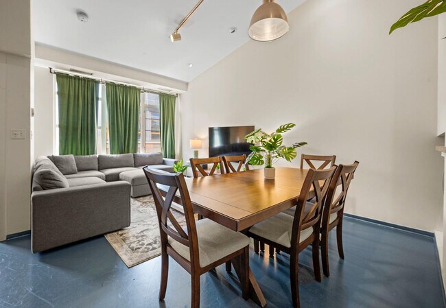 Building Photo - 160 E Berkeley St