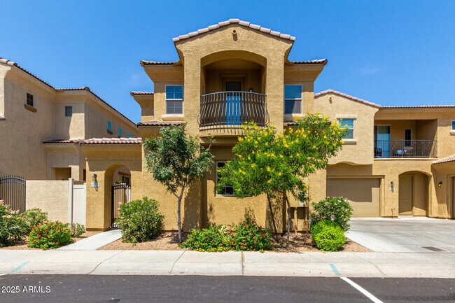 Building Photo - 1367 S Country Club Dr
