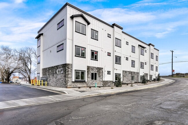 Building Photo - Raintree Apartments