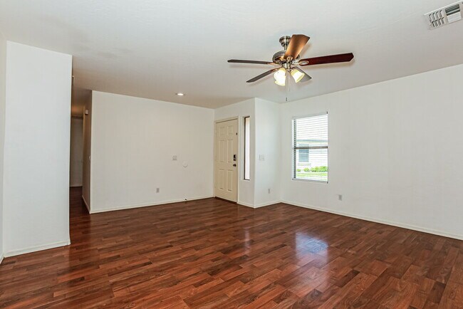 Building Photo - 286 W Santa Gertrudis Trl