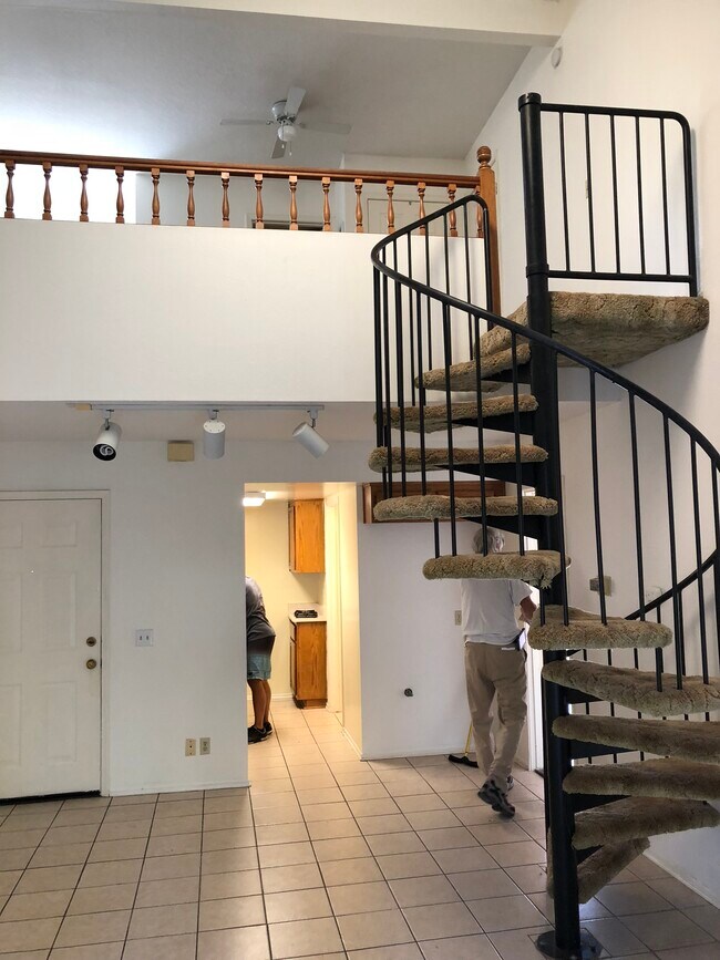 Private one car garage staircase to bedroomShower and tub enclosure shower and tub enclosure - 7732 Speer Dr