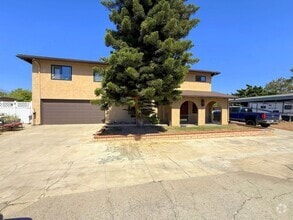Building Photo - 608 Juanita Ave