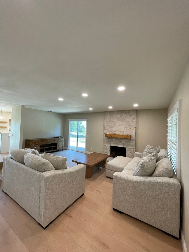 Photo - 13715 Westward Dr (Fontana, CA) House