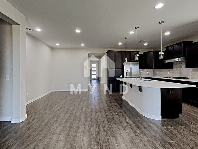 Building Photo - 10106 E Tamery Ave