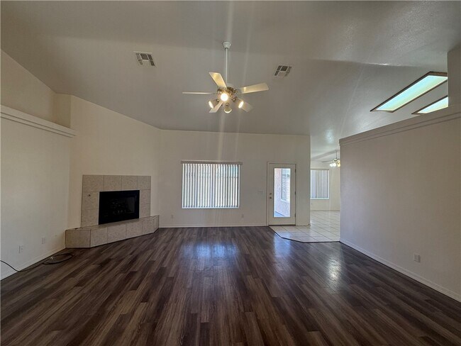 Foto del edificio - 3667 Heather Ave
