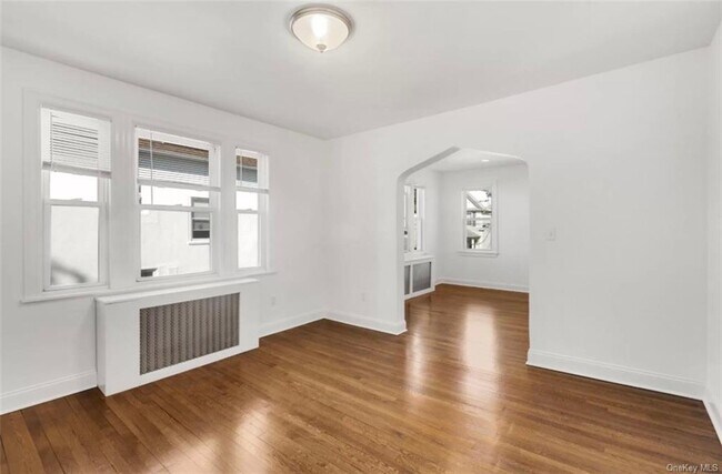Building Photo - 83 Park Ave