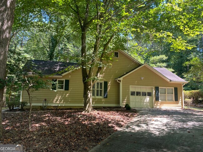 Building Photo - 400 Cedar Ln