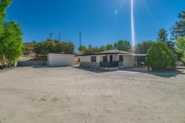 Foto del edificio - 30645 1/2 Hume Canyon Road