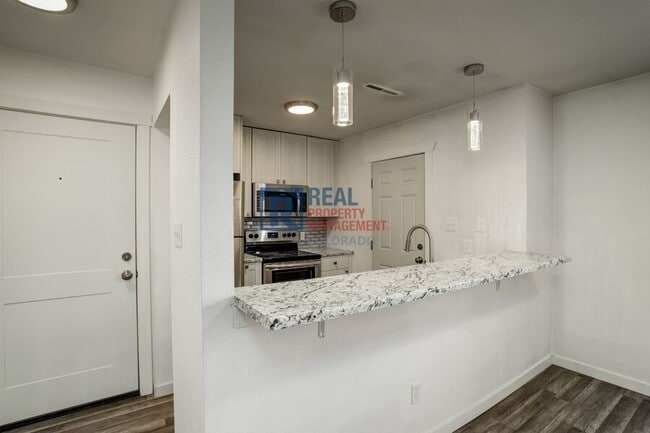 Foto del edificio - 1625 N Murray Blvd