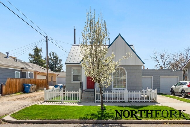 Building Photo - Cute North End Bungalow
