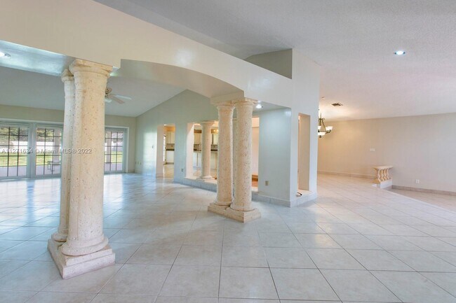 Building Photo - 161 SW 129th Ave