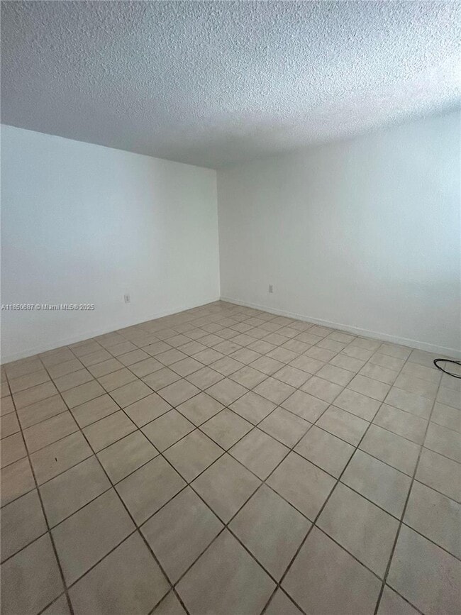 Foto del edificio - 5814 NE 4th Ct