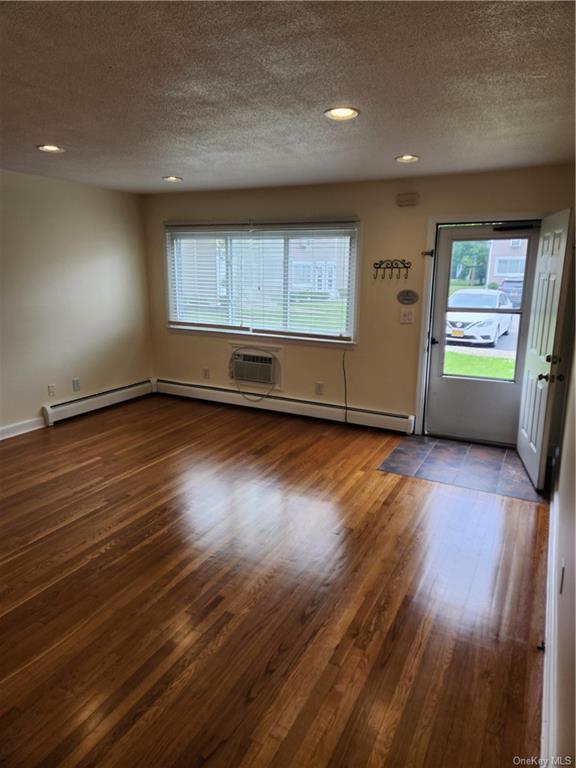 Building Photo - 3 Fishkill Glen Dr