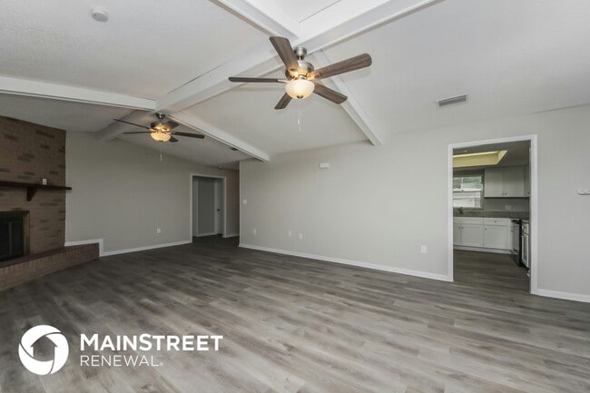 Building Photo - 1655 Louis Dr