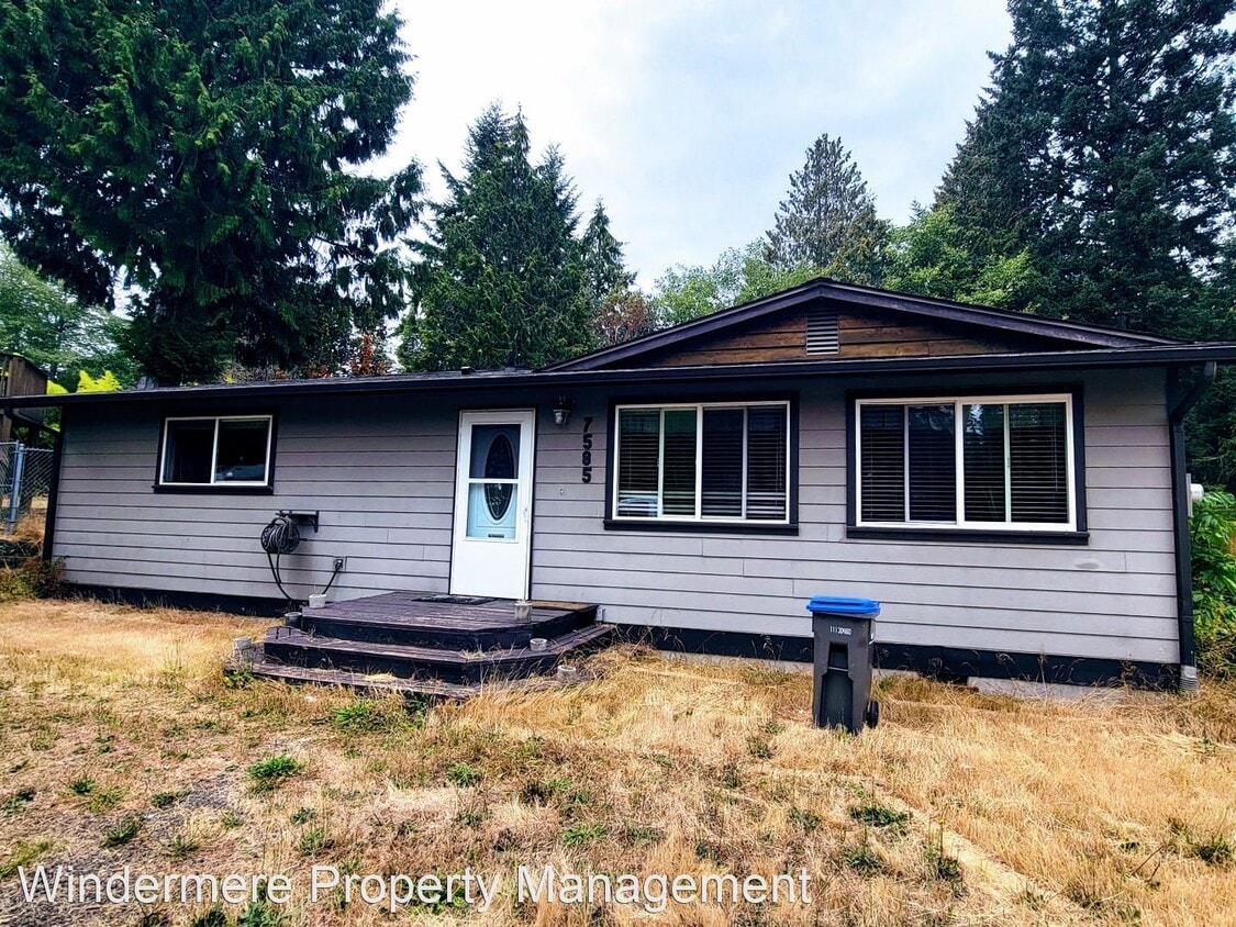 2 br, 2 bath House 7585 E Van Buren Ave House Rental in Port