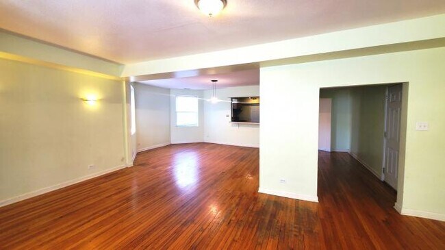 Foto del edificio - 3 bedroom in Chicago IL 60649