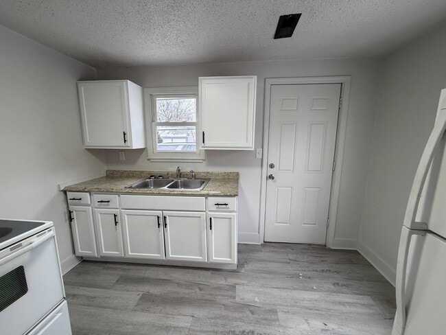 Building Photo - 758 Dryden Rd