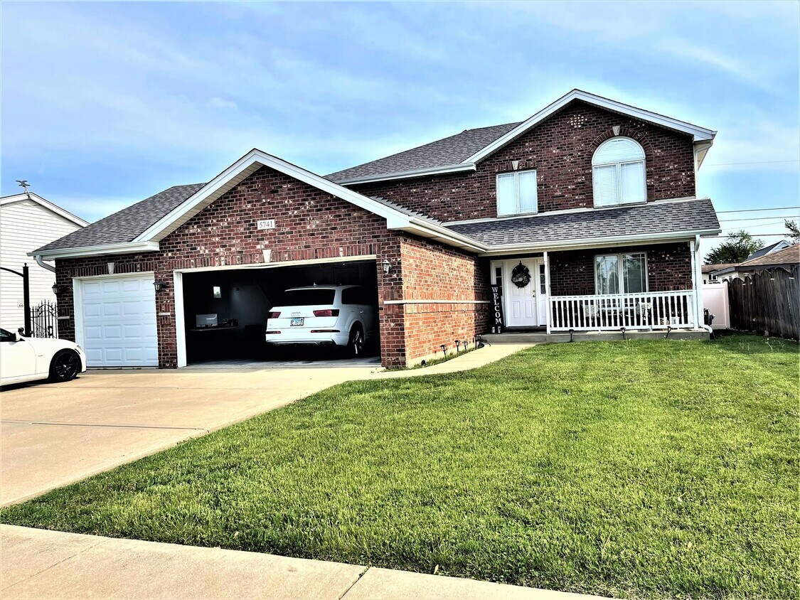 5741 W 87th Pl, Oak Lawn, IL 60453 House Rental in Oak Lawn, IL
