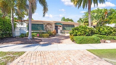 Building Photo - 623 NE 17th Way