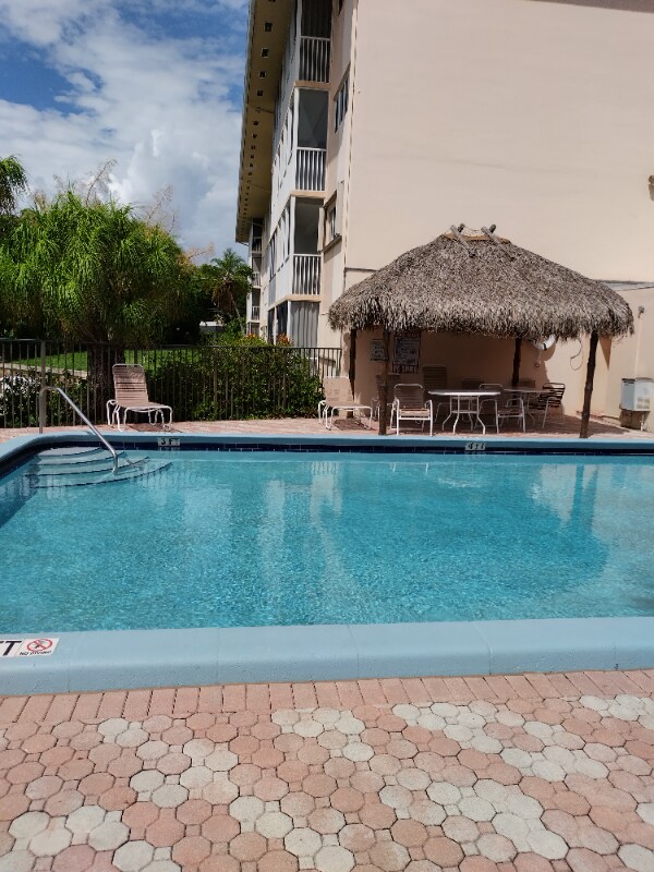 Foto del edificio - 750 NE Spanish River Blvd