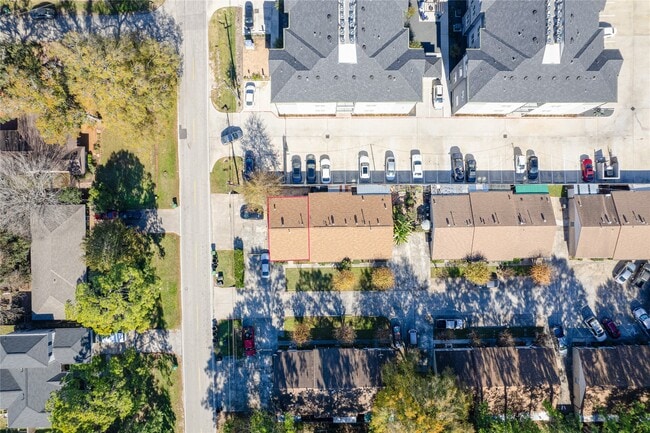 Foto del edificio - 1716 Crestdale Dr