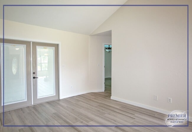 Building Photo - ***GREAT LOCATION***3 BEDS/2 BATHS ***SING...