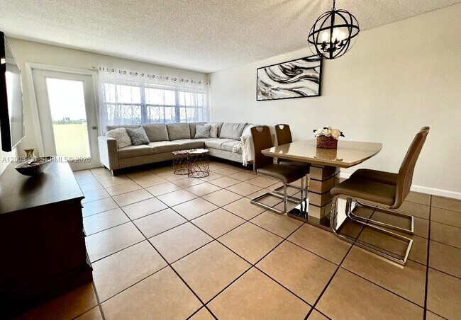 Foto del edificio - 401 Golden Isles Dr