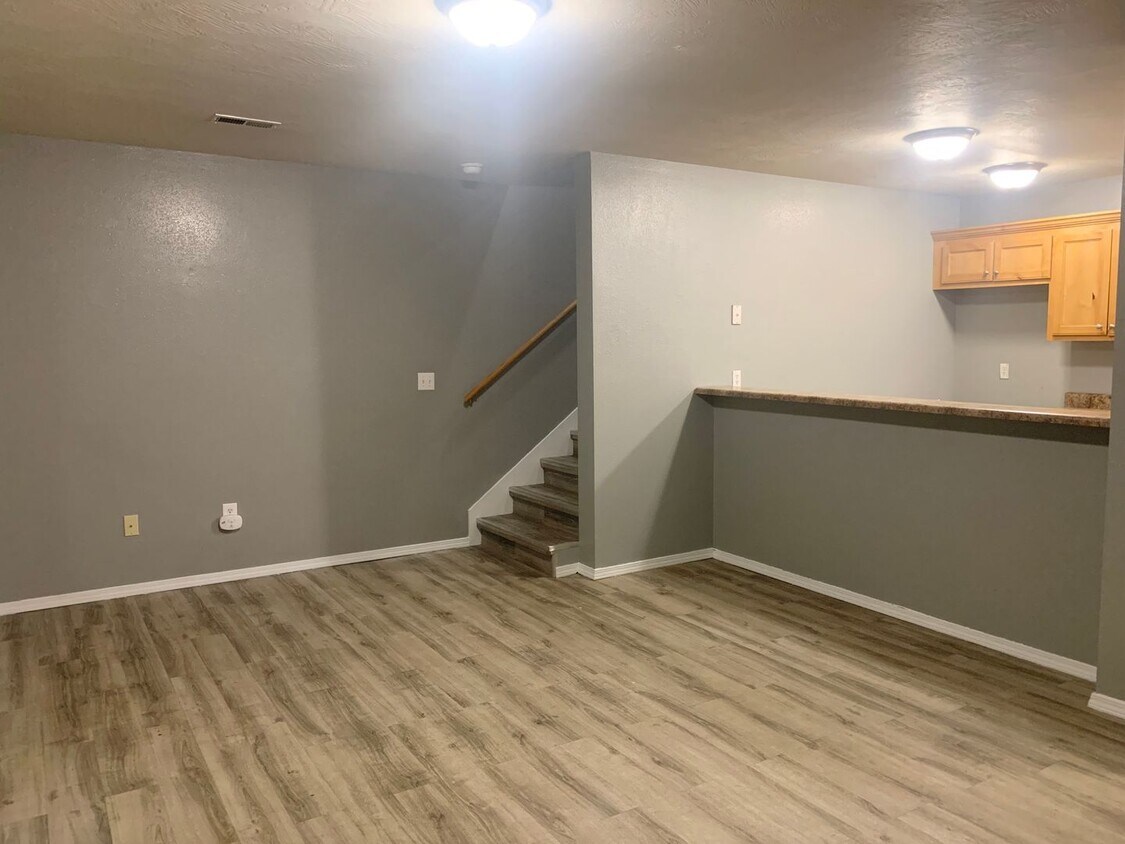 925927 W Black St Unit 927, Ozark, MO 65721 Room for Rent in Ozark, MO